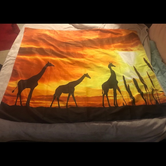 giraffe Tapestry - Picture 1 of 3